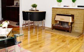 33Sm Dreams Unlimited Serviced Accommodation- Staines - Heathrow